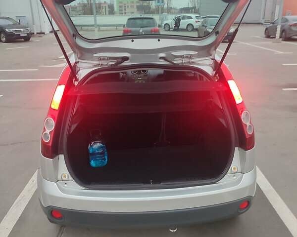 Сірий Форд Фієста, об'ємом двигуна 1.39 л та пробігом 189 тис. км за 3900 $, фото 4 на Automoto.ua