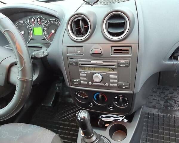 Серый Форд Фиеста, объемом двигателя 1.24 л и пробегом 125 тыс. км за 3450 $, фото 14 на Automoto.ua