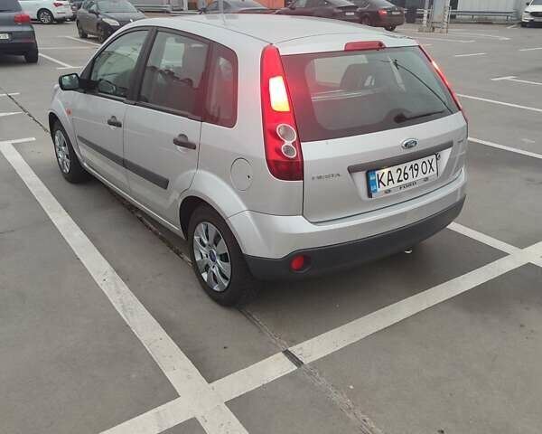 Сірий Форд Фієста, об'ємом двигуна 1.39 л та пробігом 189 тис. км за 3900 $, фото 14 на Automoto.ua
