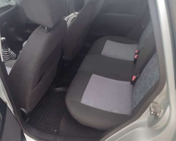 Сірий Форд Фієста, об'ємом двигуна 1.39 л та пробігом 189 тис. км за 3900 $, фото 8 на Automoto.ua