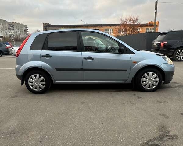 Серый Форд Фиеста, объемом двигателя 1.2 л и пробегом 145 тыс. км за 4350 $, фото 3 на Automoto.ua