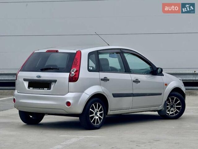 Серый Форд Фиеста, объемом двигателя 1.24 л и пробегом 247 тыс. км за 2950 $, фото 12 на Automoto.ua