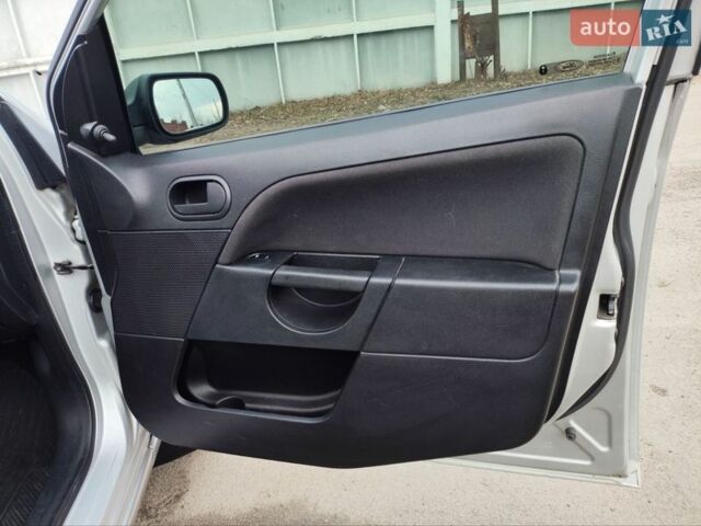 Сірий Форд Фієста, об'ємом двигуна 1.4 л та пробігом 221 тис. км за 4450 $, фото 17 на Automoto.ua