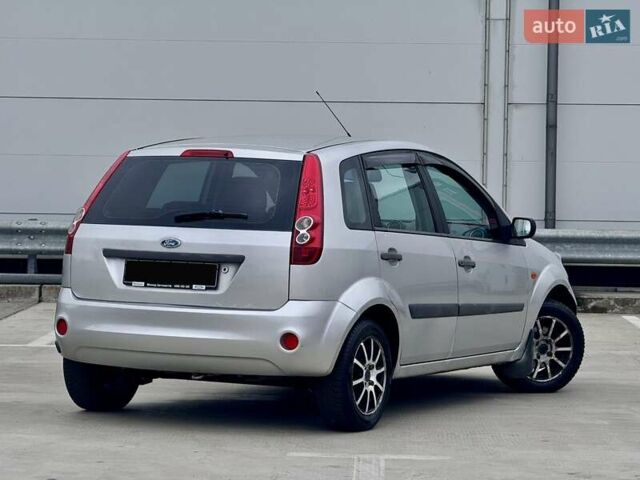 Серый Форд Фиеста, объемом двигателя 1.24 л и пробегом 247 тыс. км за 2950 $, фото 10 на Automoto.ua