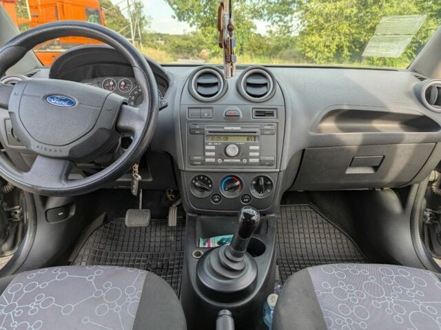 Сірий Форд Фієста, об'ємом двигуна 0 л та пробігом 160 тис. км за 4700 $, фото 5 на Automoto.ua