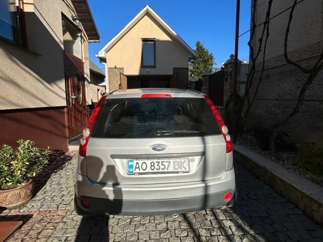 Серый Форд Фиеста, объемом двигателя 1.2 л и пробегом 180 тыс. км за 3700 $, фото 1 на Automoto.ua