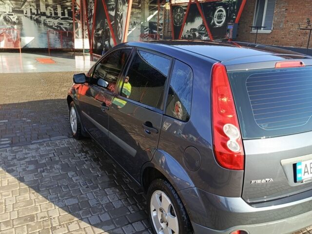 Серый Форд Фиеста, объемом двигателя 1.2 л и пробегом 180 тыс. км за 3700 $, фото 3 на Automoto.ua