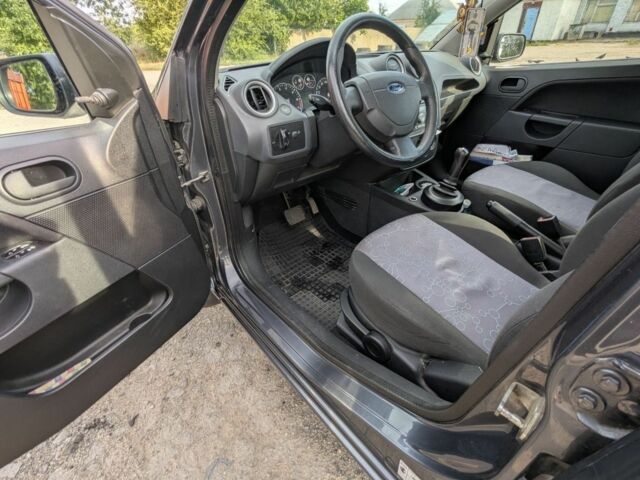 Сірий Форд Фієста, об'ємом двигуна 0 л та пробігом 160 тис. км за 4700 $, фото 6 на Automoto.ua