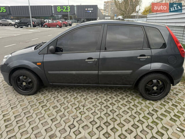 Серый Форд Фиеста, объемом двигателя 1.39 л и пробегом 202 тыс. км за 3499 $, фото 5 на Automoto.ua