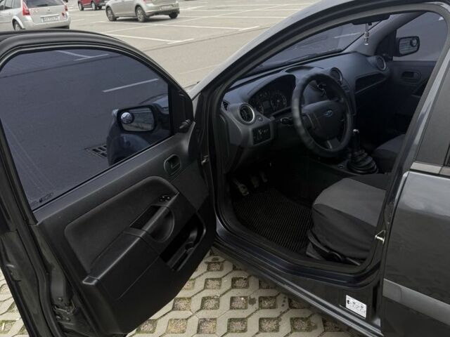 Серый Форд Фиеста, объемом двигателя 1.4 л и пробегом 202 тыс. км за 3499 $, фото 12 на Automoto.ua