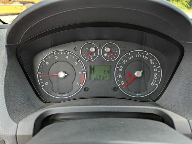 Сірий Форд Фієста, об'ємом двигуна 0 л та пробігом 160 тис. км за 4700 $, фото 4 на Automoto.ua