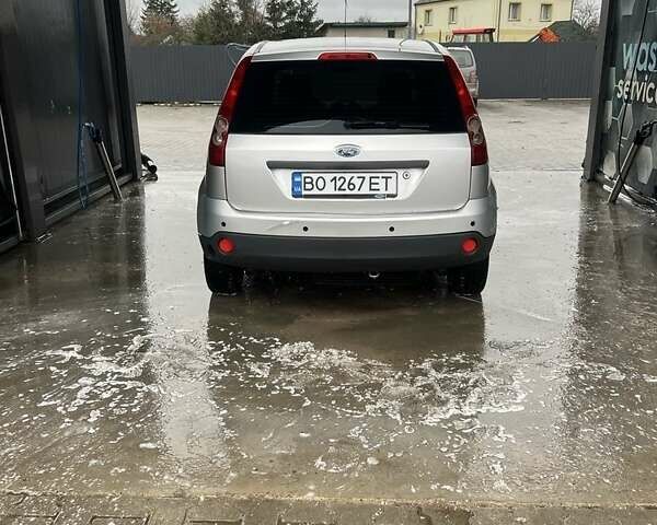 Серый Форд Фиеста, объемом двигателя 1.2 л и пробегом 194 тыс. км за 3300 $, фото 2 на Automoto.ua