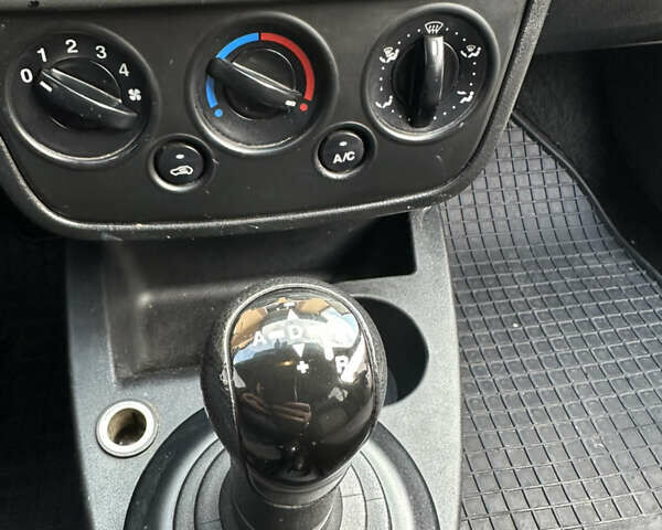 Форд Фиеста 2007 в Борисполе на Automoto.ua Серый Форд Фиеста, объемом двигателя 1.4 л и пробегом 255 тыс. км за 3900 $, фото 11 на Automoto.ua