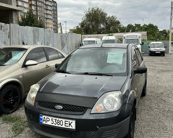 Сірий Форд Фієста, об'ємом двигуна 1.4 л та пробігом 245 тис. км за 2800 $, фото 5 на Automoto.ua