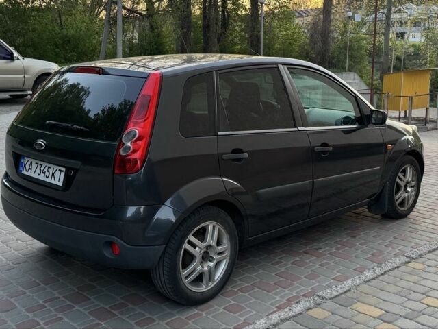 Сірий Форд Фієста, об'ємом двигуна 1.4 л та пробігом 210 тис. км за 4000 $, фото 7 на Automoto.ua