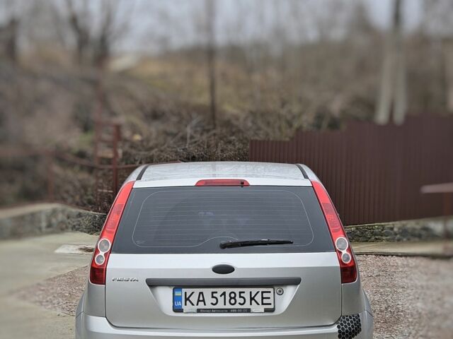 Сірий Форд Фієста, об'ємом двигуна 1.2 л та пробігом 246 тис. км за 3800 $, фото 5 на Automoto.ua