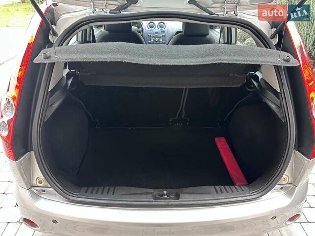 Сірий Форд Фієста, об'ємом двигуна 1.4 л та пробігом 178 тис. км за 4499 $, фото 16 на Automoto.ua