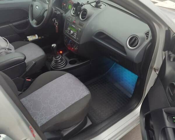 Сірий Форд Фієста, об'ємом двигуна 1.39 л та пробігом 189 тис. км за 3900 $, фото 1 на Automoto.ua