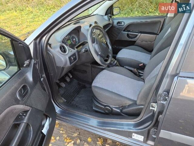 Серый Форд Фиеста, объемом двигателя 1.4 л и пробегом 203 тыс. км за 3399 $, фото 7 на Automoto.ua