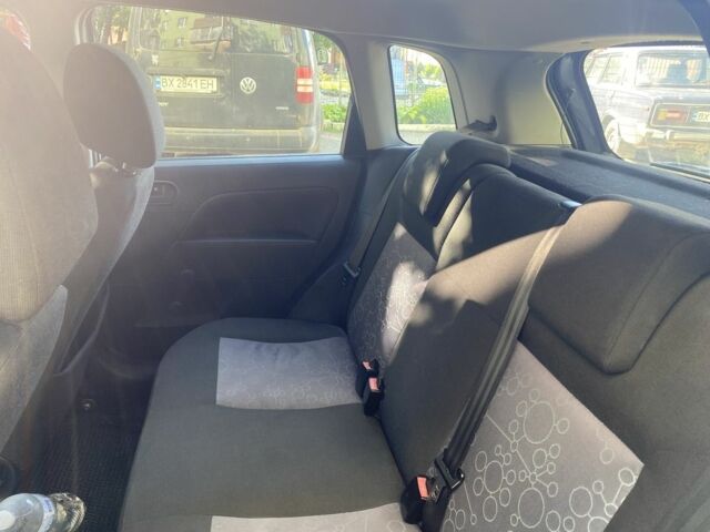 Серый Форд Фиеста, объемом двигателя 1.4 л и пробегом 270 тыс. км за 3500 $, фото 9 на Automoto.ua