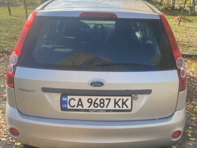 Сірий Форд Фієста, об'ємом двигуна 1.2 л та пробігом 200 тис. км за 2554 $, фото 4 на Automoto.ua