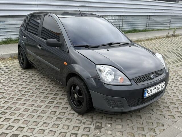 Серый Форд Фиеста, объемом двигателя 1.4 л и пробегом 202 тыс. км за 3499 $, фото 1 на Automoto.ua