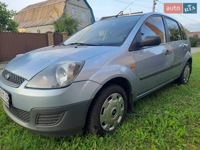 Серый Форд Фиеста, объемом двигателя 1.39 л и пробегом 184 тыс. км за 4600 $, фото 3 на Automoto.ua
