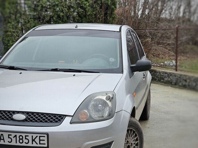 Сірий Форд Фієста, об'ємом двигуна 1.2 л та пробігом 246 тис. км за 3800 $, фото 4 на Automoto.ua