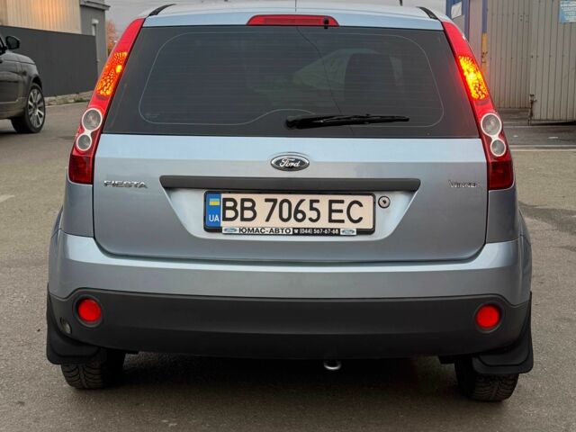 Серый Форд Фиеста, объемом двигателя 1.2 л и пробегом 145 тыс. км за 4350 $, фото 5 на Automoto.ua