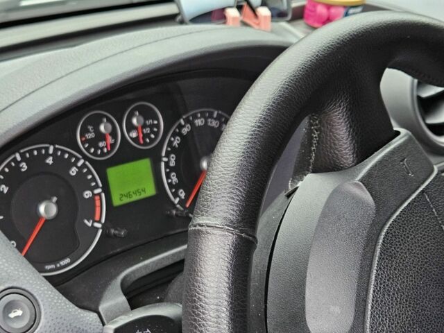 Сірий Форд Фієста, об'ємом двигуна 1.2 л та пробігом 246 тис. км за 3800 $, фото 6 на Automoto.ua