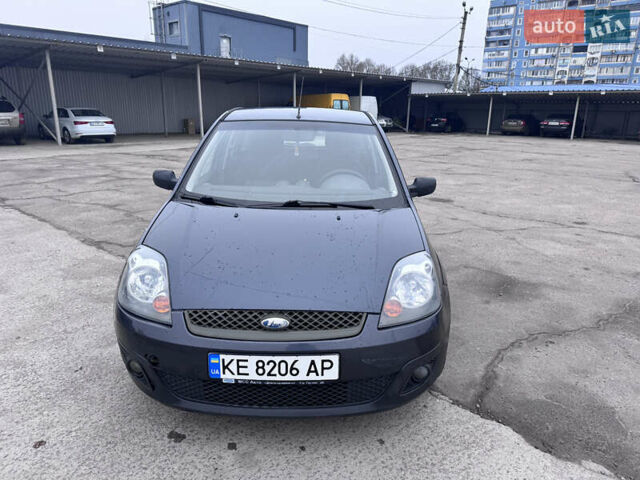 Серый Форд Фиеста, объемом двигателя 1.4 л и пробегом 225 тыс. км за 3700 $, фото 2 на Automoto.ua