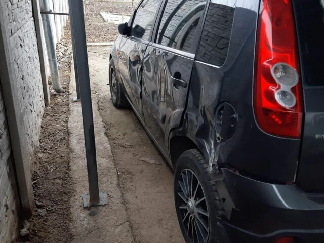 Серый Форд Фиеста, объемом двигателя 0 л и пробегом 206 тыс. км за 1000 $, фото 7 на Automoto.ua