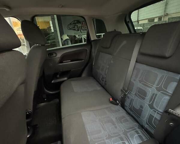 Серый Форд Фиеста, объемом двигателя 1.2 л и пробегом 145 тыс. км за 4350 $, фото 9 на Automoto.ua