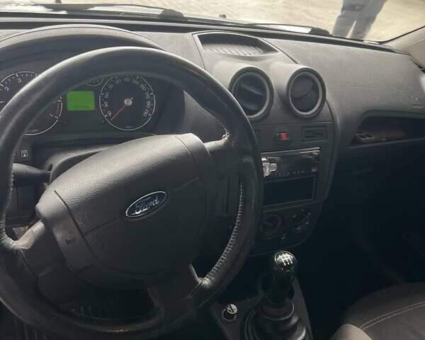 Серый Форд Фиеста, объемом двигателя 1.2 л и пробегом 194 тыс. км за 3300 $, фото 8 на Automoto.ua