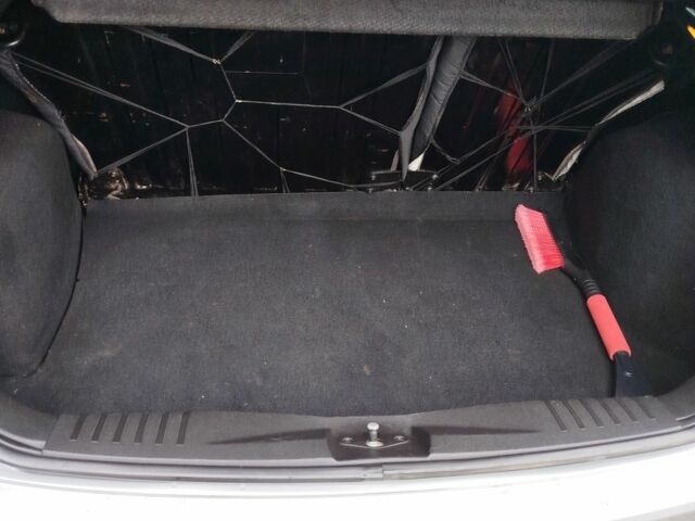 Серый Форд Фиеста, объемом двигателя 1.3 л и пробегом 150 тыс. км за 4100 $, фото 6 на Automoto.ua