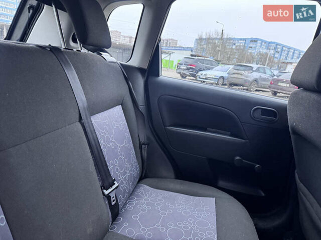 Серый Форд Фиеста, объемом двигателя 1.4 л и пробегом 225 тыс. км за 3700 $, фото 7 на Automoto.ua