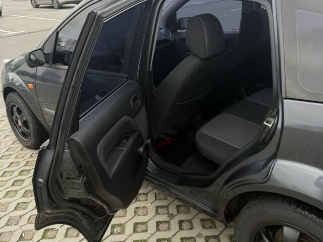 Серый Форд Фиеста, объемом двигателя 1.4 л и пробегом 202 тыс. км за 3499 $, фото 9 на Automoto.ua