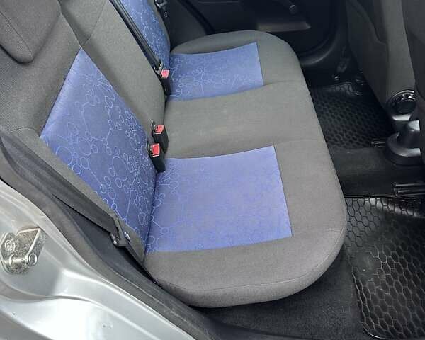 Сірий Форд Фієста, об'ємом двигуна 1.4 л та пробігом 178 тис. км за 4499 $, фото 11 на Automoto.ua