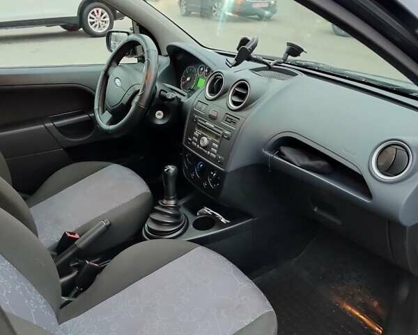 Серый Форд Фиеста, объемом двигателя 1.24 л и пробегом 125 тыс. км за 3450 $, фото 3 на Automoto.ua