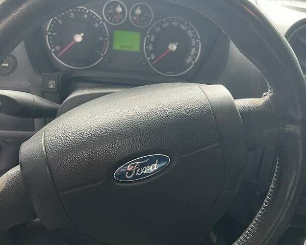 Серый Форд Фиеста, объемом двигателя 1.2 л и пробегом 194 тыс. км за 3300 $, фото 7 на Automoto.ua