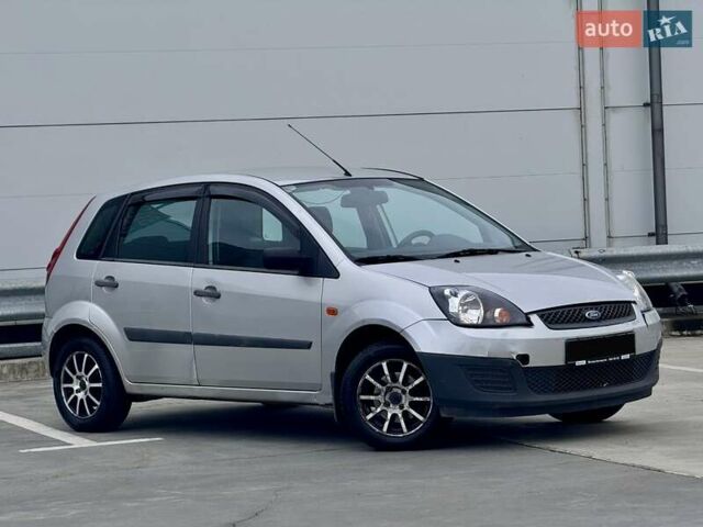 Серый Форд Фиеста, объемом двигателя 1.24 л и пробегом 247 тыс. км за 2950 $, фото 3 на Automoto.ua