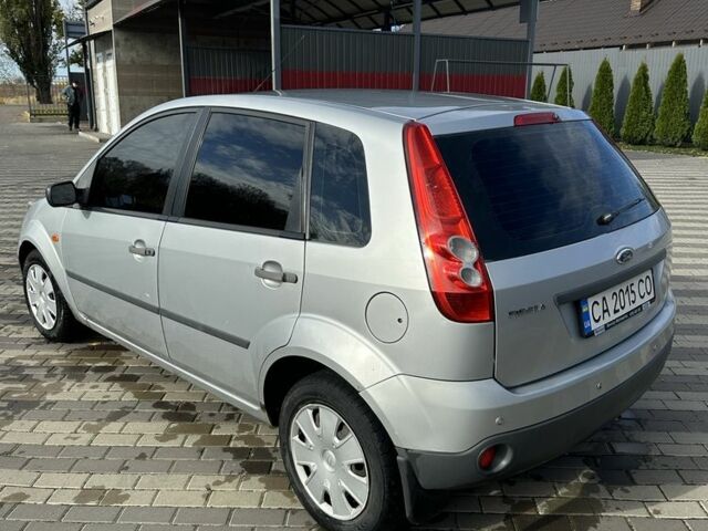 Форд Фиеста 2007 в Борисполе на Automoto.ua Серый Форд Фиеста, объемом двигателя 1.4 л и пробегом 255 тыс. км за 3900 $, фото 2 на Automoto.ua