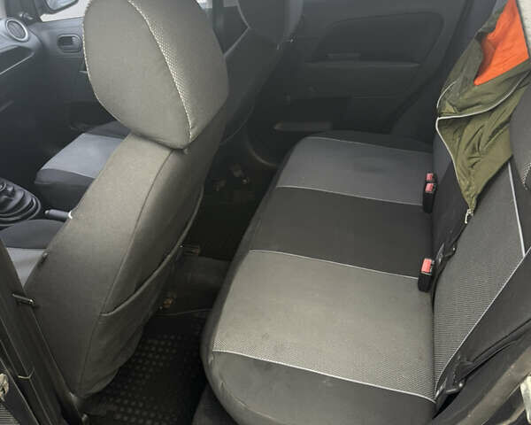 Серый Форд Фиеста, объемом двигателя 1.39 л и пробегом 202 тыс. км за 3499 $, фото 10 на Automoto.ua