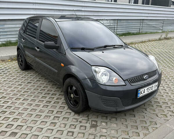 Серый Форд Фиеста, объемом двигателя 1.39 л и пробегом 202 тыс. км за 3499 $, фото 1 на Automoto.ua