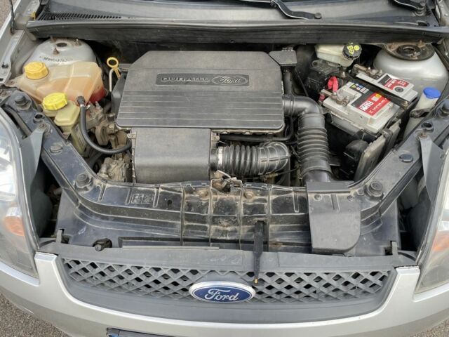 Сірий Форд Фієста, об'ємом двигуна 1.3 л та пробігом 180 тис. км за 5600 $, фото 17 на Automoto.ua