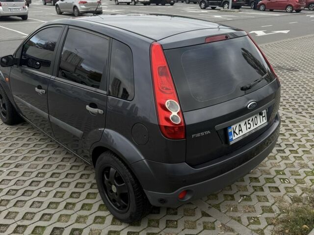 Серый Форд Фиеста, объемом двигателя 1.4 л и пробегом 202 тыс. км за 3499 $, фото 4 на Automoto.ua