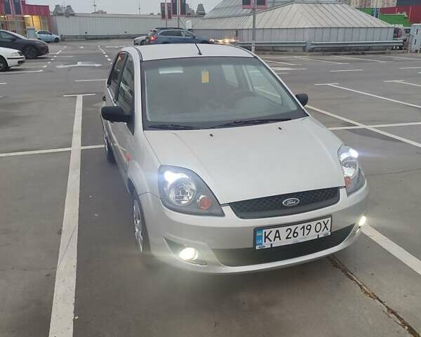 Сірий Форд Фієста, об'ємом двигуна 1.39 л та пробігом 189 тис. км за 3900 $, фото 13 на Automoto.ua