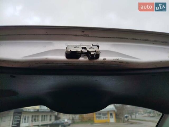 Серый Форд Фиеста, объемом двигателя 1.3 л и пробегом 150 тыс. км за 3700 $, фото 1 на Automoto.ua