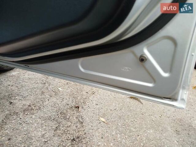 Серый Форд Фиеста, объемом двигателя 1.3 л и пробегом 150 тыс. км за 3700 $, фото 2 на Automoto.ua