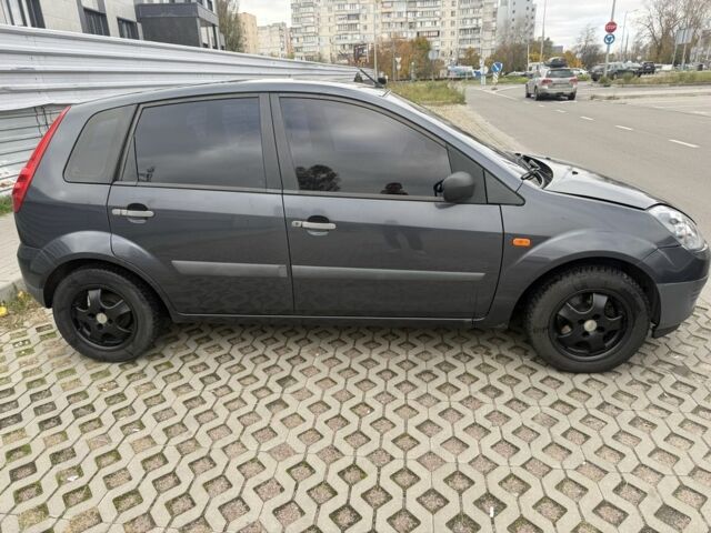 Серый Форд Фиеста, объемом двигателя 1.4 л и пробегом 202 тыс. км за 3499 $, фото 2 на Automoto.ua